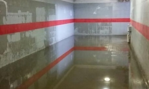 «Купите сапоги и ходите»: в Казани жители пожаловались на затопленный подземный переход