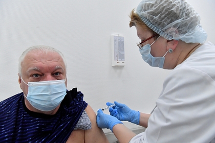 Минздрав заявил о меньшем числе побочных эффектов вакцины от COVID-19 у пожилых Минздрав заявил о меньшем числе побочных эффектов вакцины от COVID-19 у пожилых