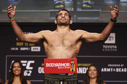 Победивший Фергюсона боец бросил вызов новому чемпиону UFC Победивший Фергюсона боец бросил вызов новому чемпиону UFC