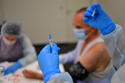 Попова оценила долю заболевших COVID-19 после вакцинации Попова оценила долю заболевших COVID-19 после вакцинации