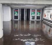 Ливень снова затопил одну из станций метро Киева Ливень снова затопил одну из станций метро Киева