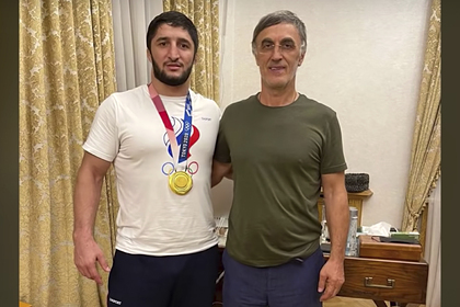 Депутат Госдумы подарил олимпийскому чемпиону миллион долларов Депутат Госдумы подарил олимпийскому чемпиону миллион долларов