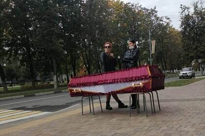 Поставившую гроб с телом у администрации Балашихи вызвали к следователю