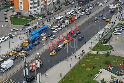 На Покровской улице в Москве столкнулись восемь автомобилей На Покровской улице в Москве столкнулись восемь автомобилей