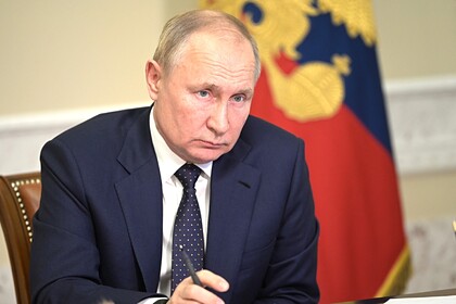 Путин заявил о недопустимости сценариев цветных революций в России Путин заявил о недопустимости сценариев цветных революций в России